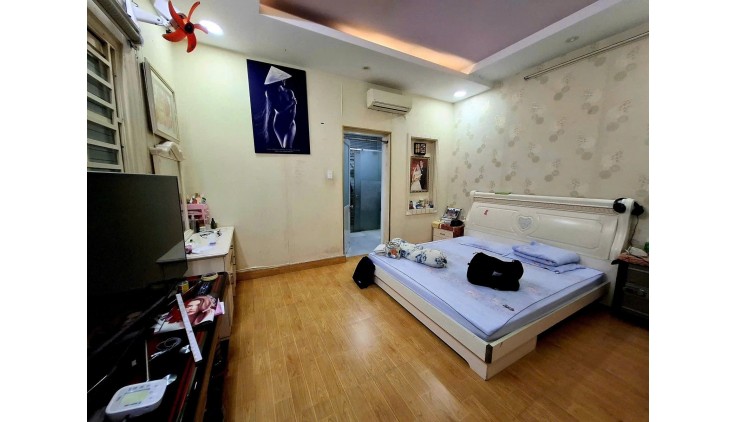 Bán nhà Mặt tiền Nguyễn Háo Vĩnh, ngay Gò Dầu, DT: 5x19m, 4 Tầng, 9 PN, giá 12.6 tỷ.